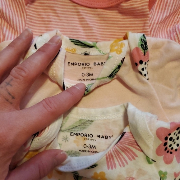 0-3 M Baby Girl Onsies - Picture 6 of 6